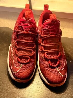 Nike LeBron Soldier 10 Team Red White Basketball Shoes Youth 5Y Women’s 6.5